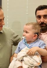 Unutulmaz Anlar! 2,5 Yaşındaki Mustafa İlk Defa Duydu, Gözyaşlarına Boğuldu