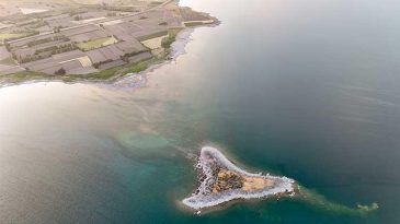Van G&ouml;l&uuml;'nde Su Seviyeleri D&uuml;ş&uuml;yor… Mikrobiyalitler ve Adacıklar Ortaya &Ccedil;ıktı
