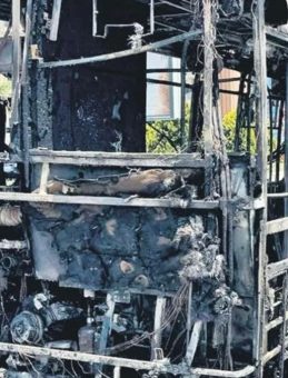 Yanan İETT Otobüsü Kullanılamaz Hale Geldi