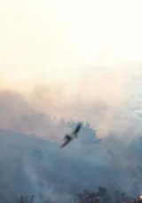 Yangınla Mücadele Eden Sakız Adası'nda Köyler Tahliye Ediliyor