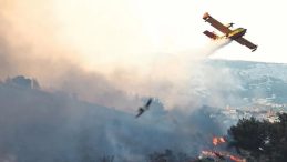 Yangınla Mücadele Eden Sakız Adası'nda Köyler Tahliye Ediliyor