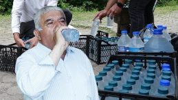 Yararlı diye lıkır lıkır içiyorlar! Uzman isim uyardı: Sağlık açısından sakınca yaratabilir