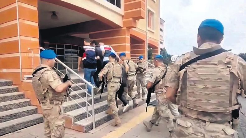 ‘Yardım’ diye para topladılar