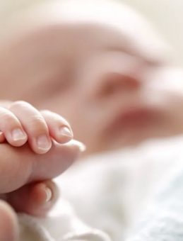 Yaz Aylarında Doğan Bebekler Nasıl Giydirilmelidir?