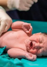 Yeni Doğan Bebeğe Hangi Kumaşlar Giydirilmeli? Yeni Doğan Bebekler İçin En Uygun Kumaşlar Hangileri?