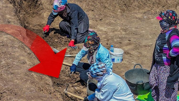 Yepyeni Bir Keşif! Topraktan Çıkan ‘Hazineyi’ Dikkatle Temizliyorlar