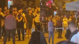 Yer İstanbul Beşiktaş! Mekanda eşime baktılar diyerek döner bıçağına sarıldı: O anlar kamerada!