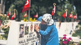 Yine ilk sana koştum şehidim