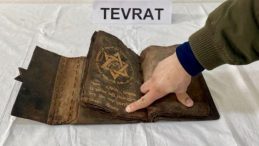 Yol Kontrolünde Ele Geçirildi! 700 Yıllık Tevrat Bulundu