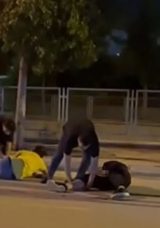 Yolda yürürken silahlı saldırıya uğradılar: 2 genç yaralandı!
