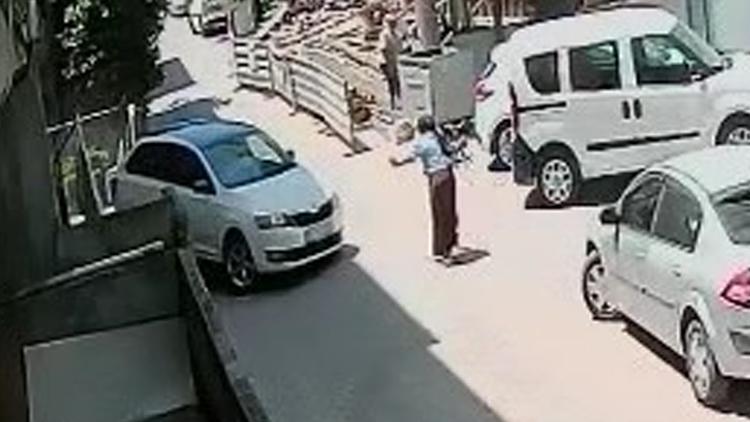 Yoldan geçen adamdan yardım isteyip aracının anahtarını verdi; hayatının şokunu yaşadı: Abi dur