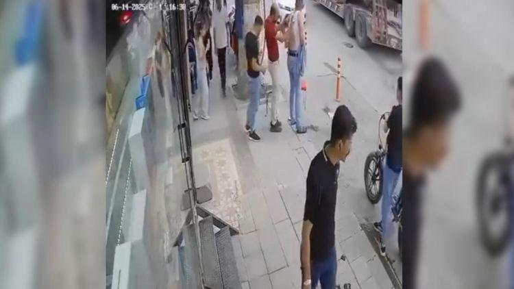 Yüklü Tırın Lastiği Patladı, Panik Anları Kameralara Yansıdı