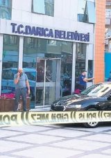 Zabıta Memuru Kendini Vurdu, Belediye Başkanı Yaralandı