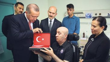 15 Temmuz Gazisi Turgut Aslan: FET&Ouml;&rsquo;n&uuml;n maskesini d&uuml;ş&uuml;rd&uuml;k hedef olduk
