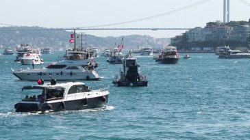 15 Temmuz Şehitleri Anısına 253 Tekne Boğaz'dan Ge&ccedil;ti