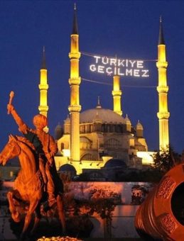 15 Temmuz Şehitleri Dualarla Anılıyor! 90 Bin Camide Aynı Anda Sela Sesleri Yükselecek
