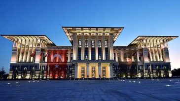 15 Temmuz Zaferini &Ouml;l&uuml;ms&uuml;zleştiren Destan "En Uzun Gece"! İlk Temsili Cumhurbaşkanlığı K&uuml;lliyesi'nde Ger&ccedil;ekleştirilecek