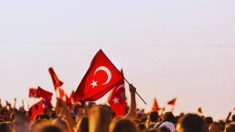 15 Temmuz'da Özel Sektör ve Kamu Kurumları Tatil Mi Olacak?