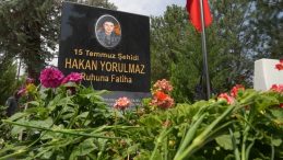 15 Temmuz’da hem doğdu hem şehit düştü! Hakan Yorulmaz kabri başında anıldı