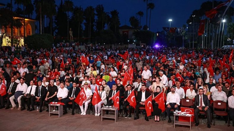 15 Temmuz’un 9. Yıldönümünde Türkiye Meydanlarda