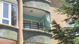 1,5 Yaşındaki Göktuğ Balkondan Beton Zemine Düştü: Hayati Tehlikesi Devam Ediyor!