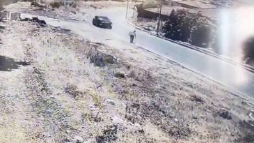 15 Yaşındaki S&uuml;r&uuml;c&uuml; Ciple Yayaya &Ccedil;arptı
