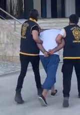 16 Yıl 11 Ay 15 G&uuml;n Hapis Cezası ile Aranan Ş&uuml;pheli Balkondan Ka&ccedil;maya &Ccedil;alışırken Yakalandı