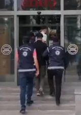22 D&uuml;zensiz G&ouml;&ccedil;menin Yakalandığı Olayda 2 Zanlı Tutuklandı