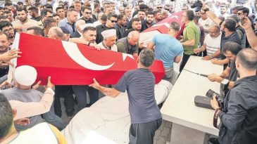 3 G&ouml;n&uuml;ll&uuml; Kahramana Veda