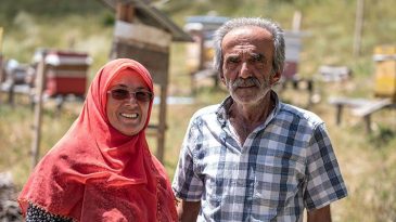 38 Yıl &Ouml;nce Yolcusunun Hediyesi Hayatını Değiştirdi | Hem Mesleği Oldu Hem de Tatil Yapıyor… 'Can &Ccedil;ıkana Kadar Buralardayız'