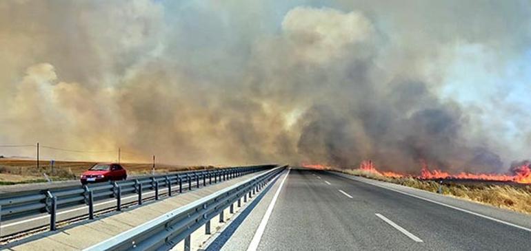 İtfaiye Ekipleri Çalışıyor