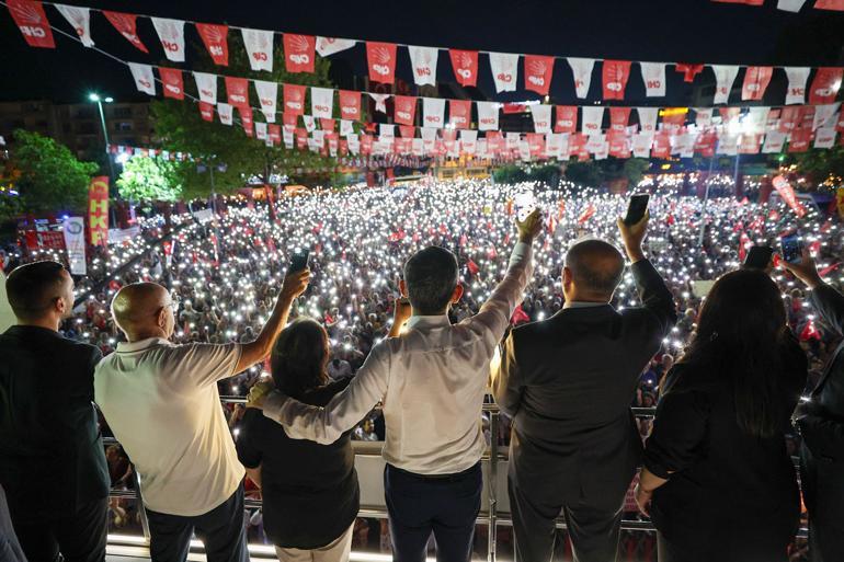 Özgür Özel Mitingde