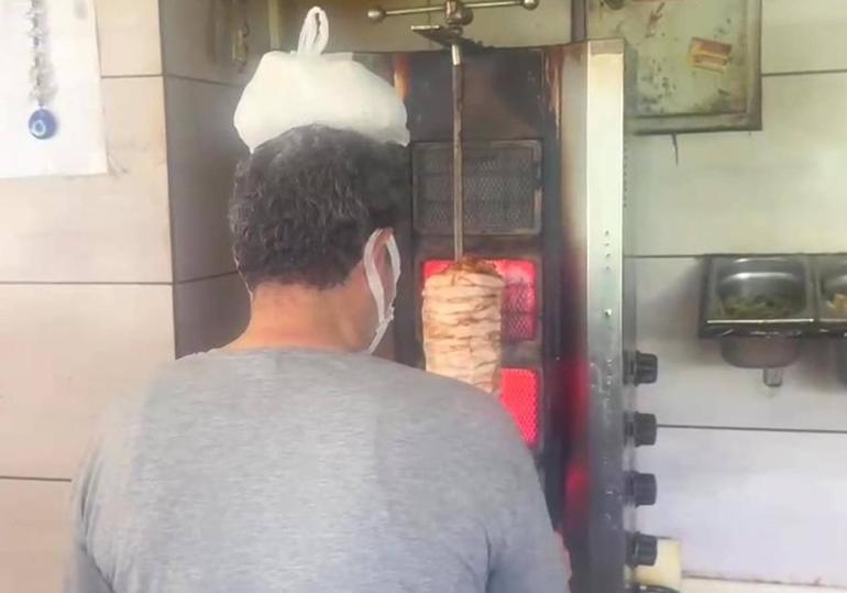 Sıcaktan bunalan dönerci ustası