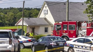 ABD'de Ardışık Silahlı Saldırılar: &Ouml;nce Polisle &Ccedil;atıştı, Ardından Kiliseye Girdi