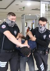 Acil Serviste Dehşet: Doktor ve G&uuml;venlik G&ouml;revlisi Bı&ccedil;aklandı!