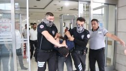 Acil Serviste Dehşet: Doktor ve Güvenlik Görevlisi Bıçaklandı!