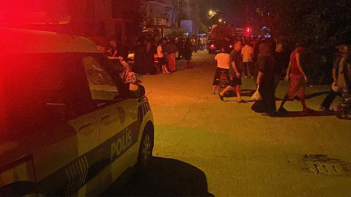 Adana'da Ev Yangını: Babasının Dairesini Yakan Şüpheliye Mahallelinin Tepkisi