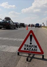 Adana'da Kamyonet ile Taksi &Ccedil;arpıştı: &Ccedil;ok Sayıda Yaralı Var