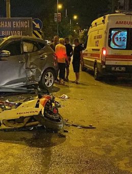 Adana'da Motosiklet ile Otomobil Çarpıştı: Motosiklet Sürücüsü Hayatını Kaybetti