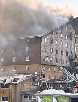Ailelerini kurtardılar, müşterileri ölüme attılar
