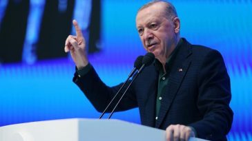 AK Parti'nin Yeni Şarkısı: 'D&uuml;nya Bizi Bekler'