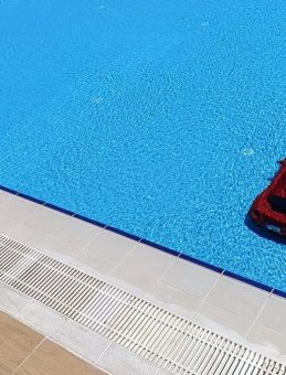 Akülü Arabasıyla Havuzda Boğulma Tehlikesi: Yoğun Bakımda Tedavi Ediliyor!