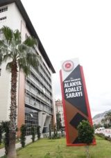 Alanya&rsquo;da 7 Dolandırıcıya Toplamda 26 Yıl Hapis Cezası Verildi!