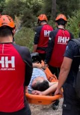 Alanya&rsquo;da Paraş&uuml;t Pilotunun Kayalıklara D&uuml;şmesi Hasebiyle Kurtarma Operasyonu