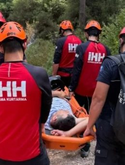 Alanya’da Paraşüt Pilotunun Kayalıklara Düşmesi Hasebiyle Kurtarma Operasyonu