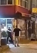 Alkoll&uuml; İki Kişi, Polis Ekiplerine Zor Anlar Yaşattı: Uyarılara Kulak Asmayınca İşte B&ouml;yle Etkisiz Hale Getirildi!