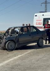 Ankara'da Feci Kaza: İki Ara&ccedil; &Ccedil;arpıştı, 1 Kişi Hayatını Kaybetti, 4 Kişi Yaralandı