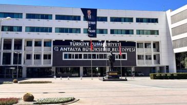 Antalya B&uuml;y&uuml;kşehir Belediyesi'nde Yeni G&ouml;rev Değişiklikleri
