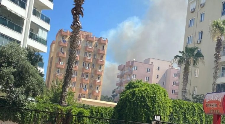 Antalya Lara Bölgesi’nde Orman Yangınına Hızla Müdahale Ediliyor