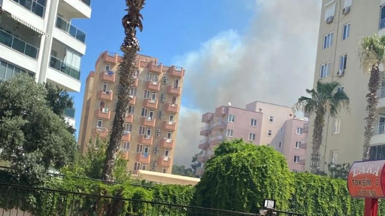 Antalya Lara Bölgesi’nde Orman Yangınına Hızla Müdahale Ediliyor